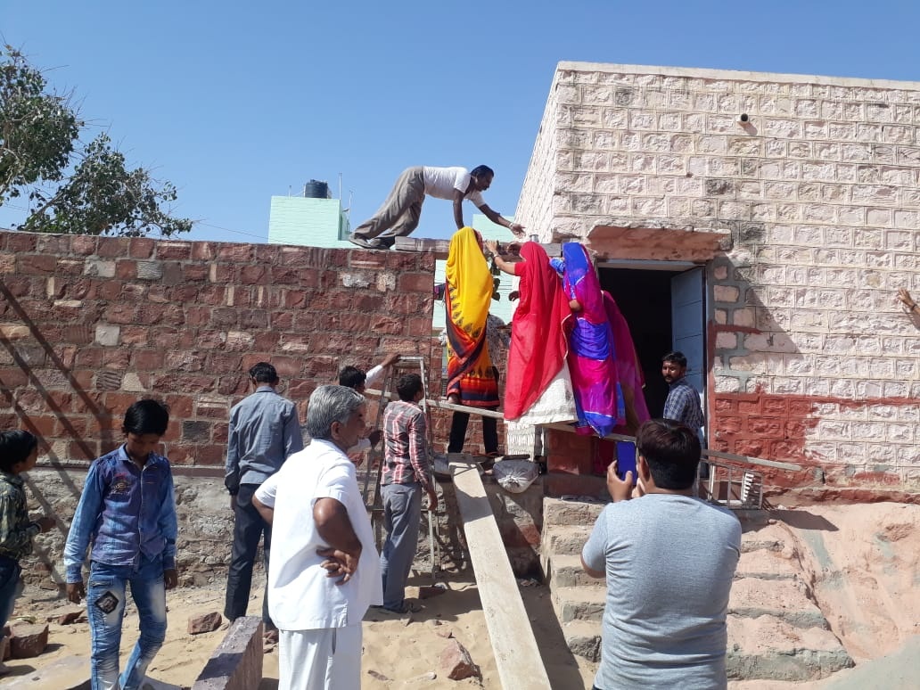 विद्यालय में विद्यार्थियों के बैठने की व्यवस्था को लेकर आगे आए भामाशाह, एक कमरा हुआ तैयार