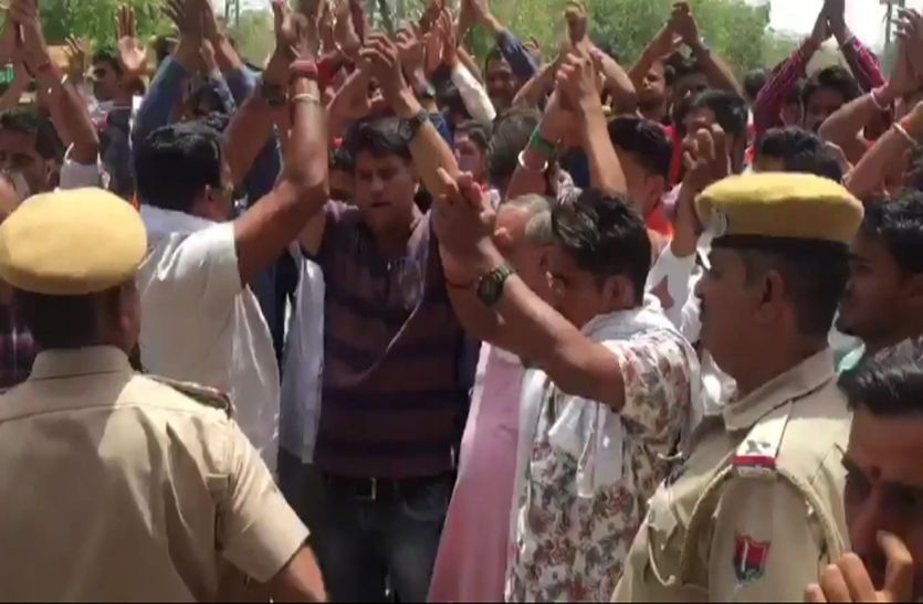 आरोपियों को सजा दिलाने की मांग