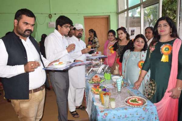 मां तुझे सलाम प्रोग्राम में मनमोहक नृत्य, देखें फोटो में