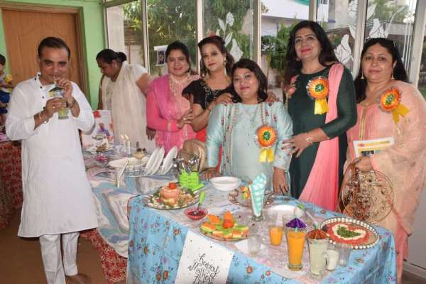 मां तुझे सलाम प्रोग्राम में मनमोहक नृत्य, देखें फोटो में