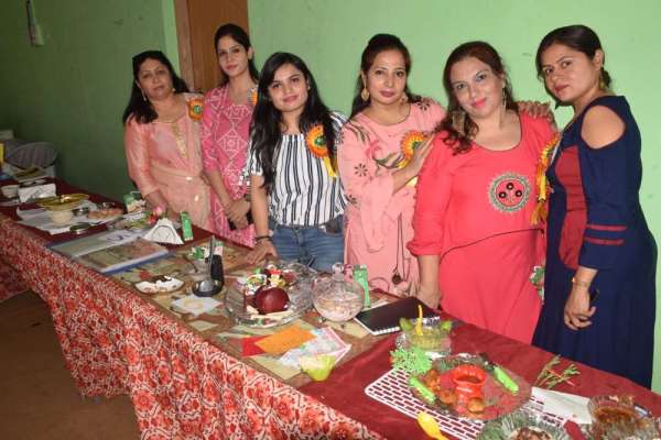 मां तुझे सलाम प्रोग्राम में मनमोहक नृत्य, देखें फोटो में