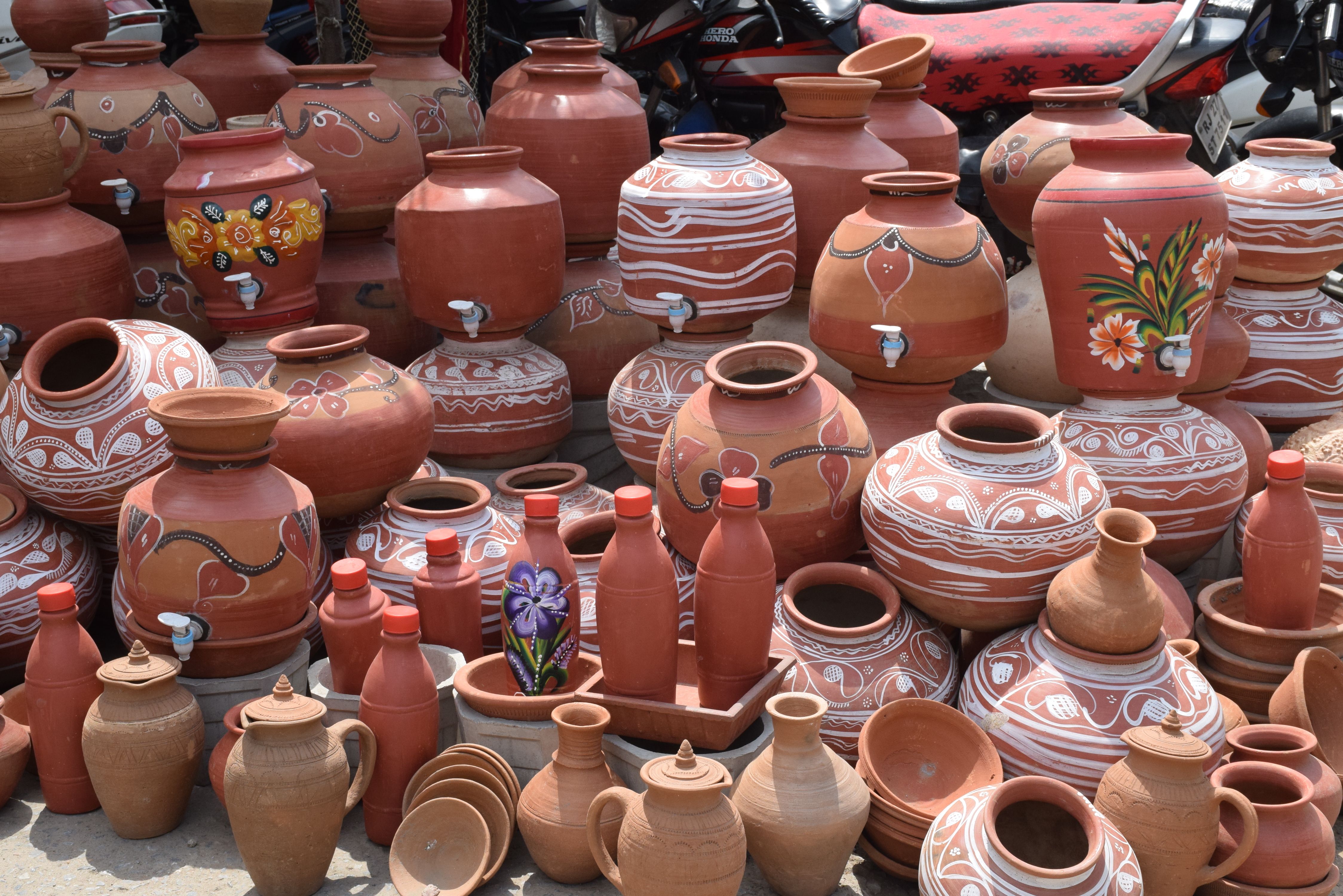 udaipurites like to purchase clay pots in summer season