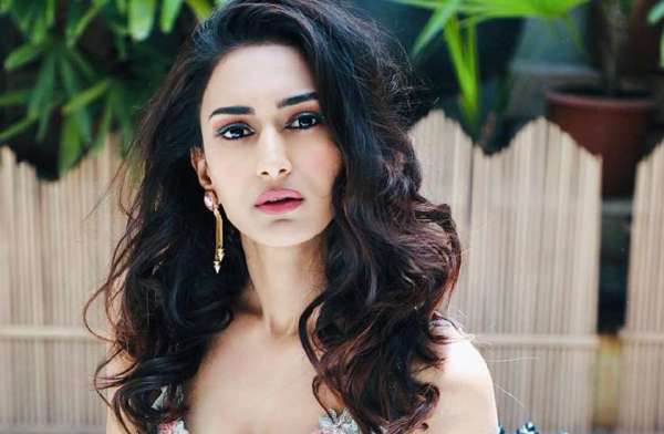 Erica fernandez Latest photos in white gown