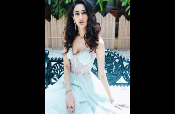 Erica fernandez Latest photos in white gown