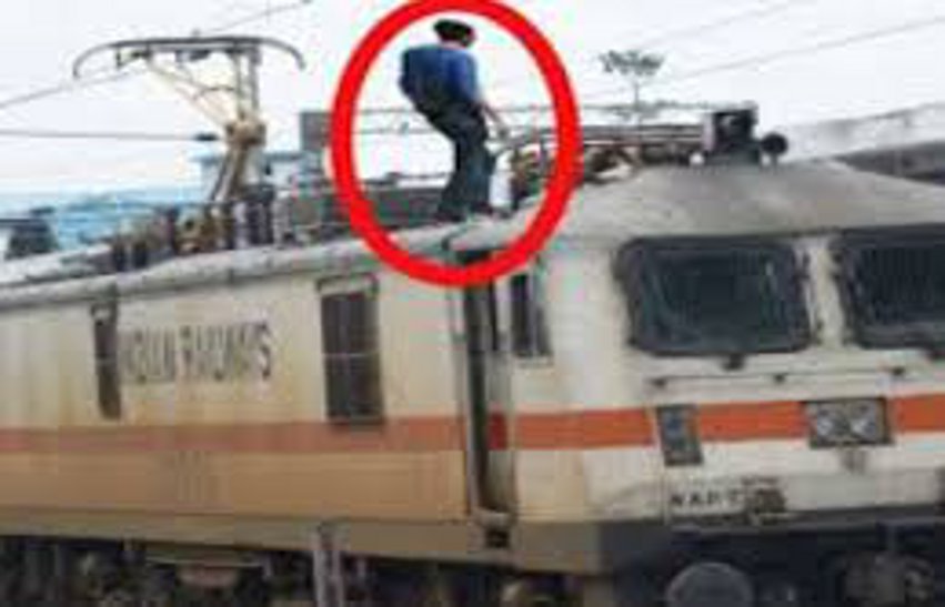 selfie, Selfie Death, deadly  Selfies, train Selfies, Selfie in front of train, Selfie on train, Rajasthan Patrika, Kota Patrika, Patrika News, Crime News, Bundi News, Rajasthan Crime News, 