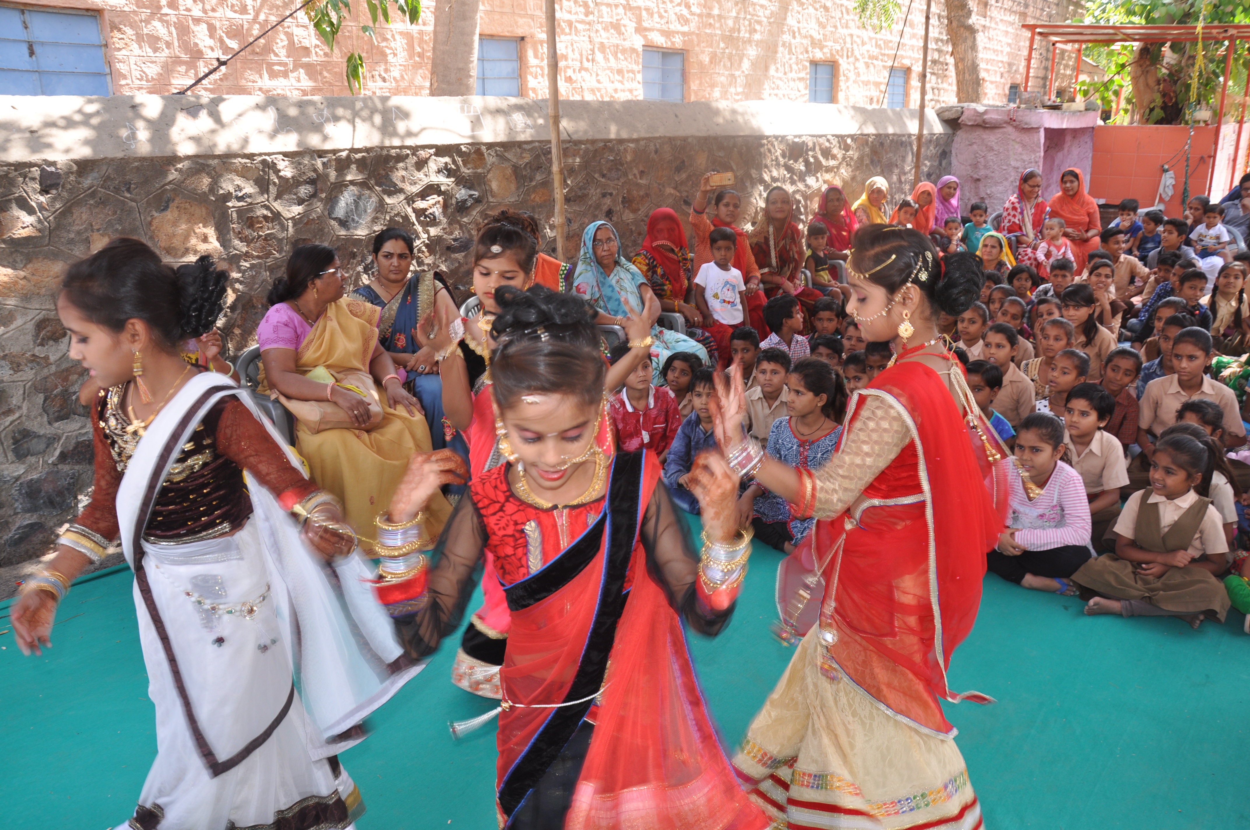 Cultural program in child gatherings, waiting for parents