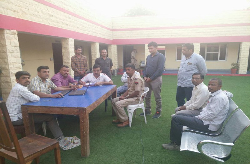 sub inspector caught red handed to taken twnety thousand bribe