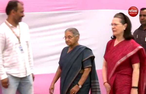 कांग्रेस की पूर्व अध्यक्ष सोनिया गांधी भी दिल्ली में मतदान के लिए पहुंची। दिल्ली में निर्माण भवन स्थित पोलिंग बूथ पर सोनिया ने वोट डाला। इस दौरान दिल्ली की पूर्व सीएम शीला दीक्षित भी उनके साथ मौजूद रहीं।