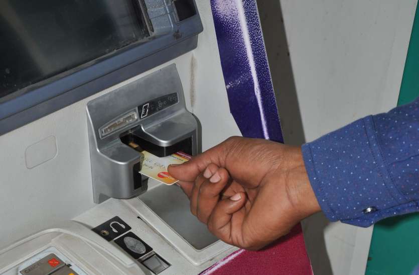 atm card change in ajmer, cheater withdraw 90 thousand