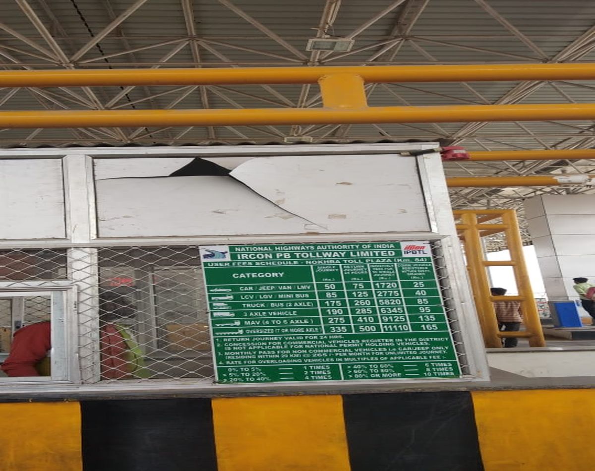 Attack on toll gate, looted lakhs of rupees by assaulting employees