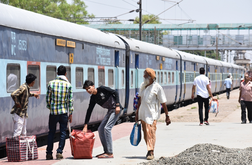 Serious problem passengers in Mudwara railway station