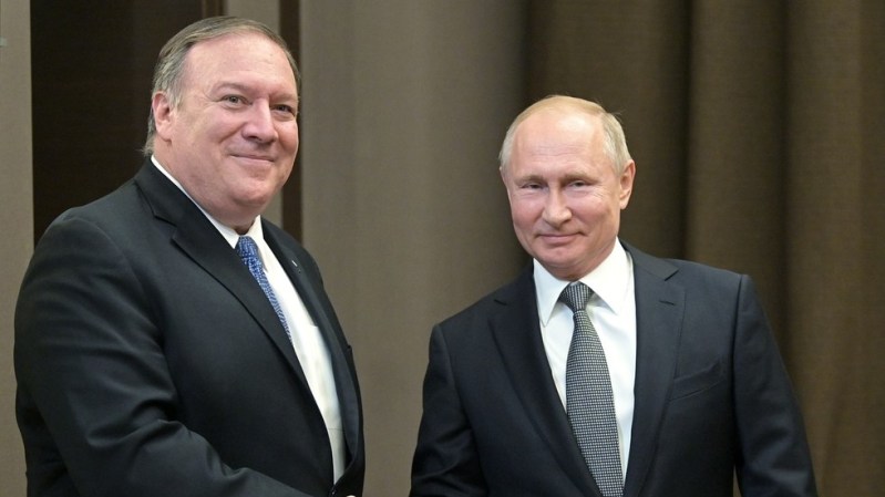 माइक पोम्पियो और व्लादिमीर पुतिन