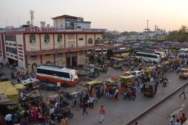 बस स्टैंड हुआ अतिक्रमण मुक्त, देखिए पहले और अब की तस्वीर