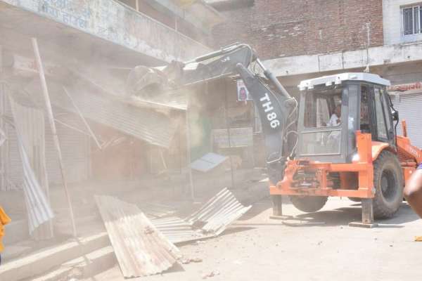 बस स्टैंड हुआ अतिक्रमण मुक्त, देखिए पहले और अब की तस्वीर