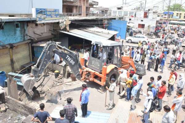 बस स्टैंड हुआ अतिक्रमण मुक्त, देखिए पहले और अब की तस्वीर