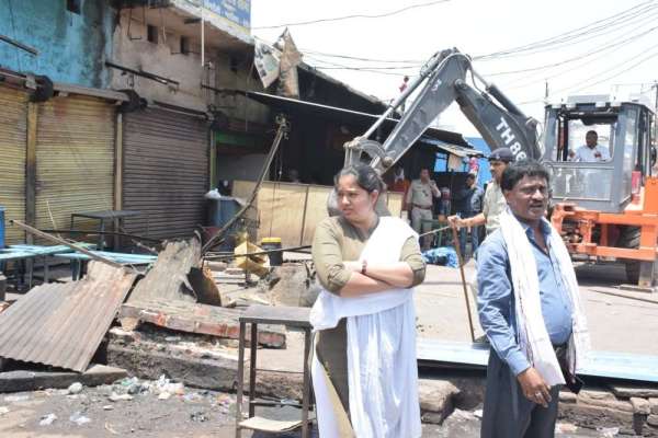 बस स्टैंड हुआ अतिक्रमण मुक्त, देखिए पहले और अब की तस्वीर