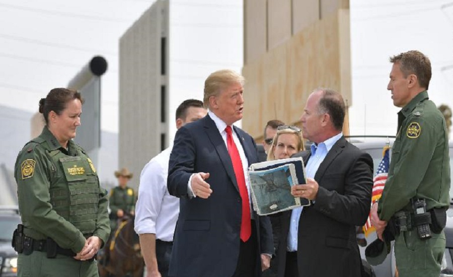 Donald trump at mexico border wall 