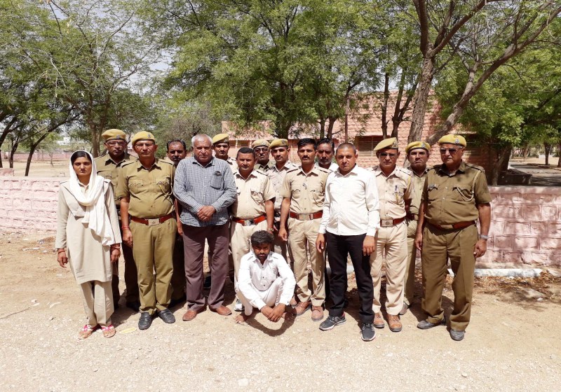 कस्टडी से भागे कुख्यात शिकारी मोडिया को १९ दिन बाद तूफानी बारिश में दबोचा