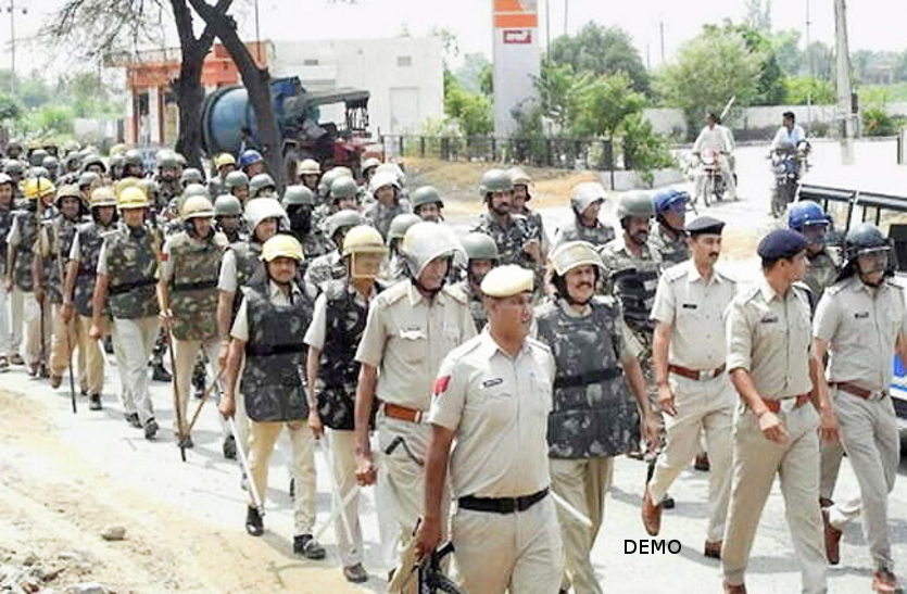 police officer hostage by crooks in gwalior