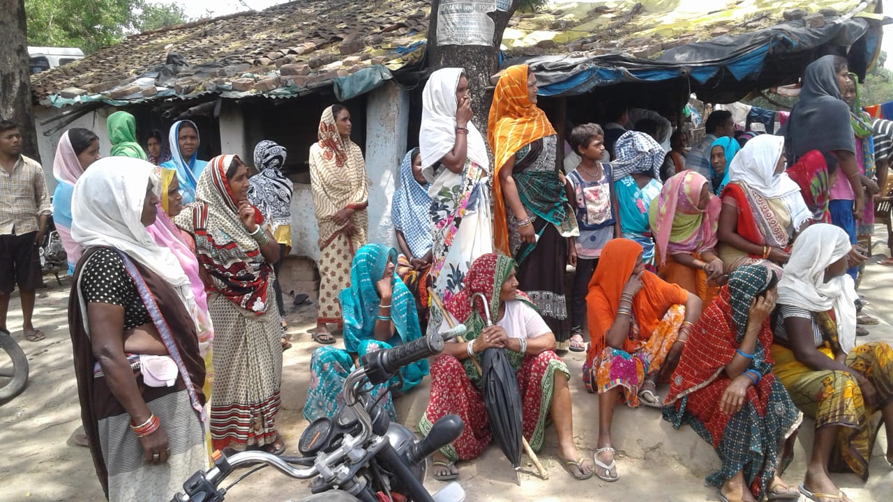 Distractions given by the villagers of Dola Panchayat troubled by wate