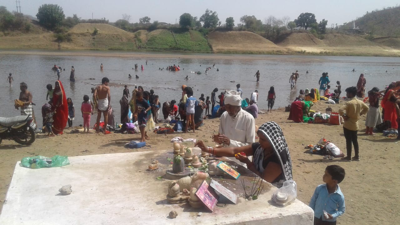 By bathing in Narmada pilgrims performed Bholainath's Jalabhishek