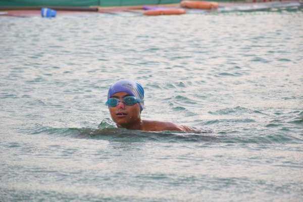 बच्चों ने स्विमिंग पूल में जमकर की मस्ती, देखें फोटो में