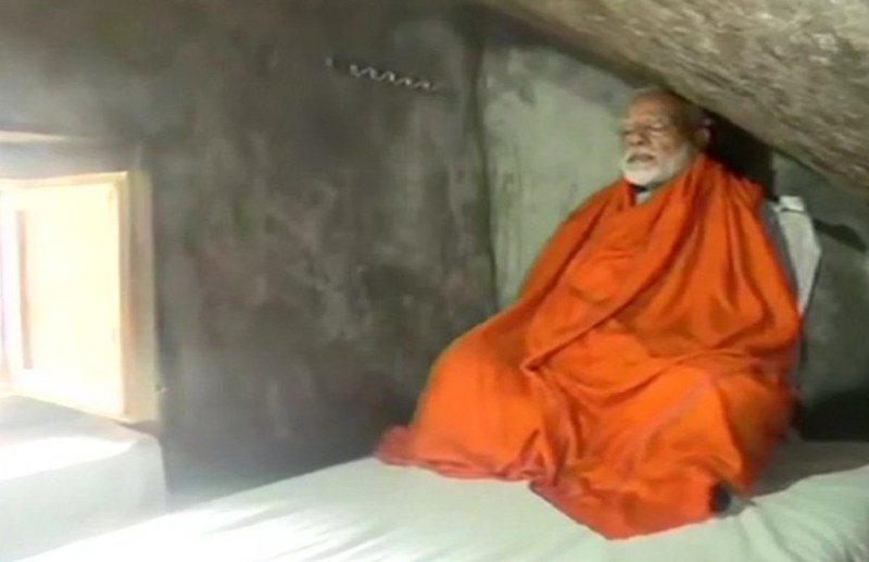 pm modi in cave