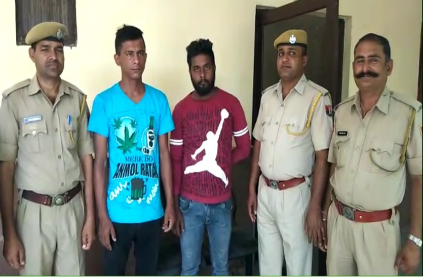 Theft on station जोधपुर स्टेशन पर यात्री की जेब से पर्स व मोबाइल चुराया