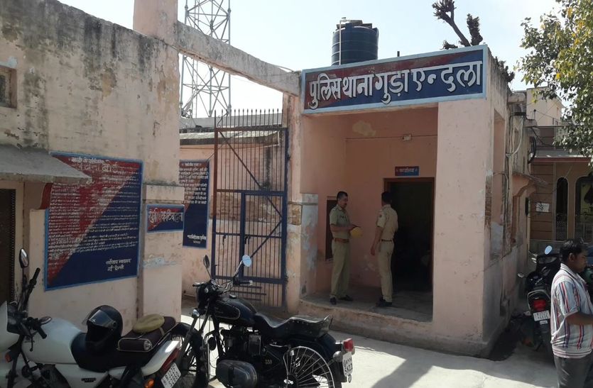 Policeman troubled due to bad condition of station buildings