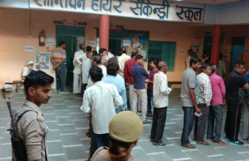 polling in agra north seat