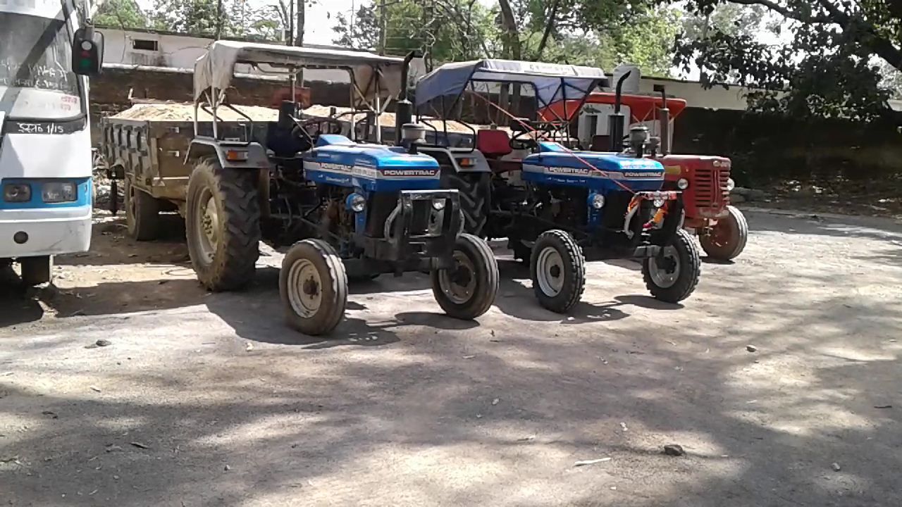 9 tractor-trolley seized, carrying illegal sand from Barua Ghat of Mah
