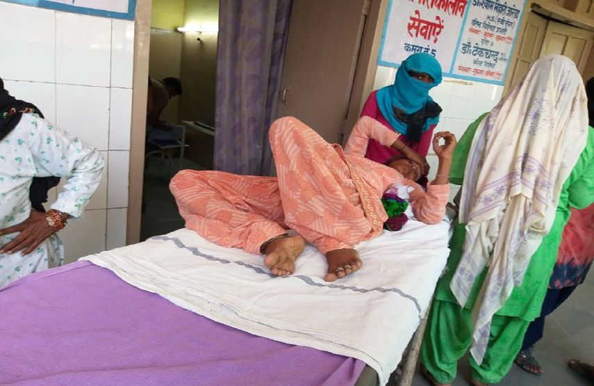 stretchers stretched for the newborn in the hand