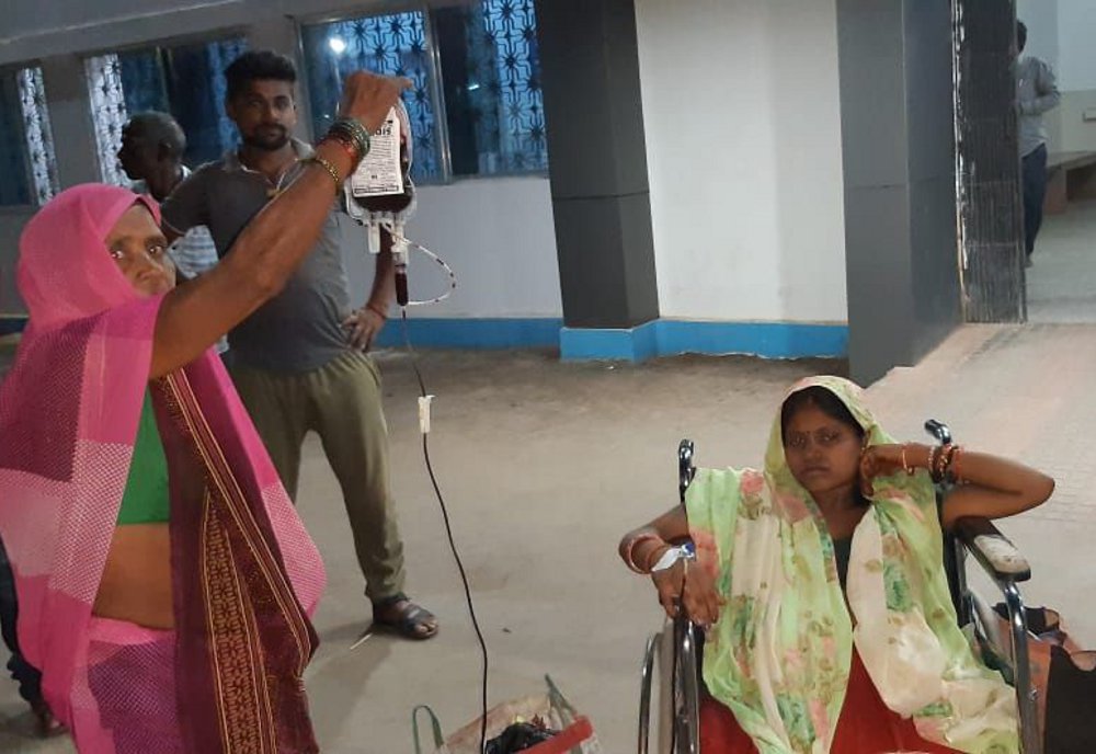 pregnant women ask for 500 rupees for delivery in sidhi madhya pradesh