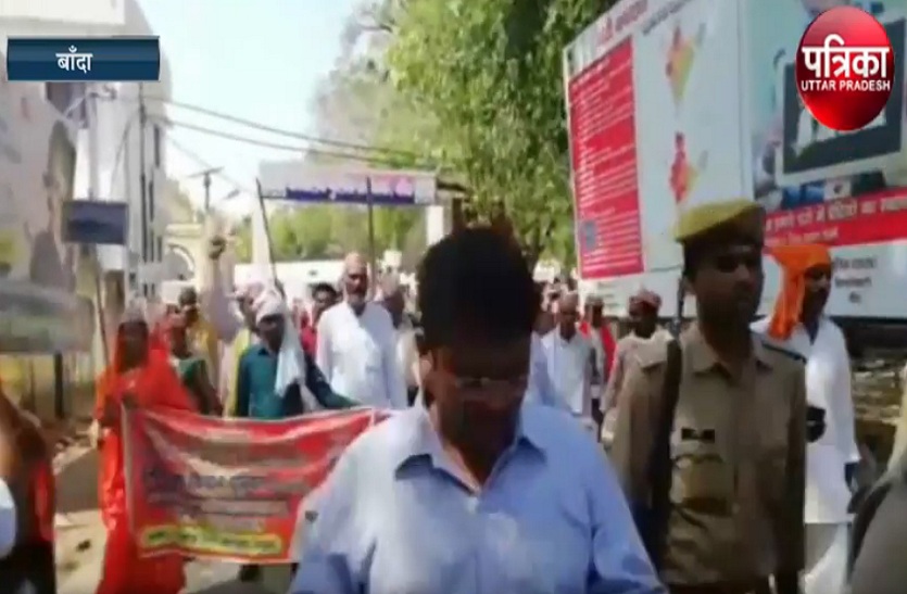 Kisan union Protest against avaidh khanan