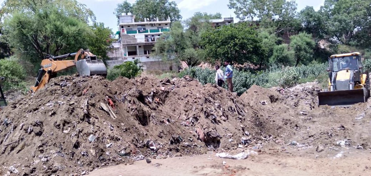 Cleanliness drive in the pond of Pali