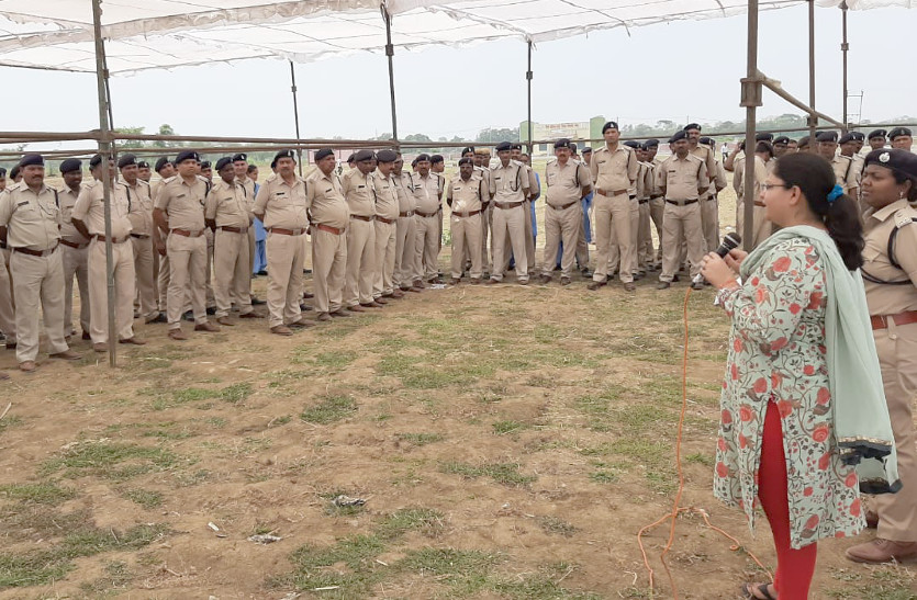 380 पुलिसकर्मियों को एसपी पारुल माथुर ने दिए जरूरी टिप्स