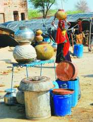 रोटी से ज्यादा पानी के प्रबंध की चिंता