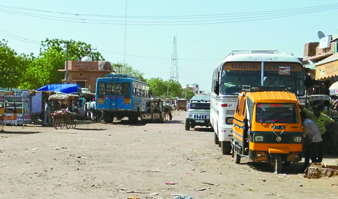 निजी बस संचालकों की मनमानी यात्रियों पर पड़ रही भारी