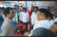 ईवीएम की सुरक्षा में सपा नेता