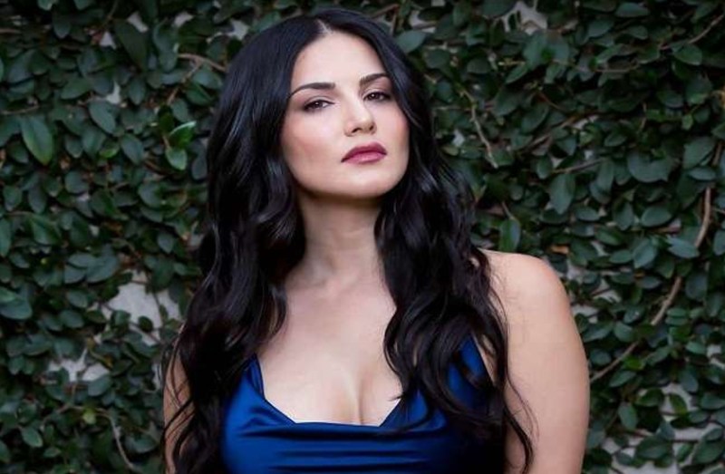 स्कूल की आम लड़की ने पहली बार दोस्तों संग देखी एडल्ट फिल्म, ऐसे बदली जिंदगी की बन गई मशहूर एडल्ट स्टार