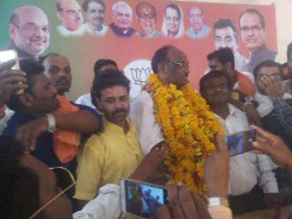 BJP candidate Durgadas Uike addressed the workers after the victory