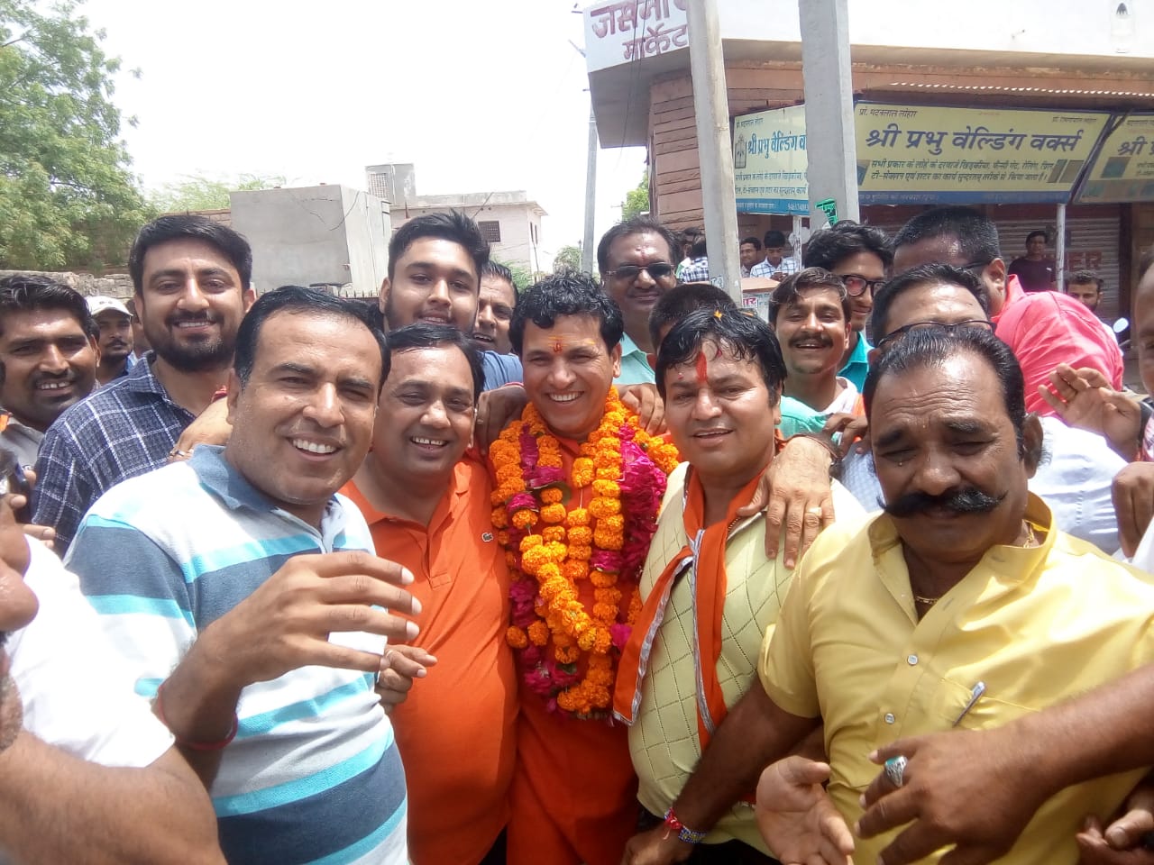 BJP's victory is decided, jhumen Kailash Chaudhary with activists