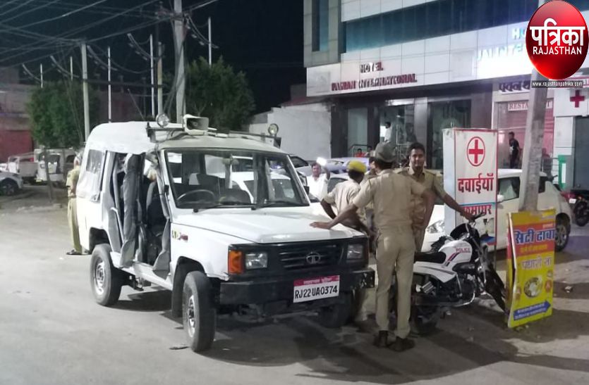 Car damage of Congress workers in Pali