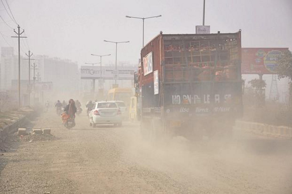 Experts say rising air pollution from the dust of the roads