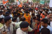 सतना में गणेश सिंह के सांसद बनते ही कुछ इस तरह लोगों ने किया खुशी का इजहार, देखें फोटो में