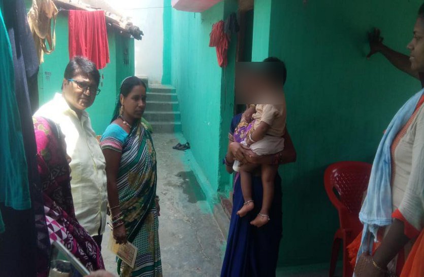 Police handed child of mother in Bilaspur Chhattisgarh