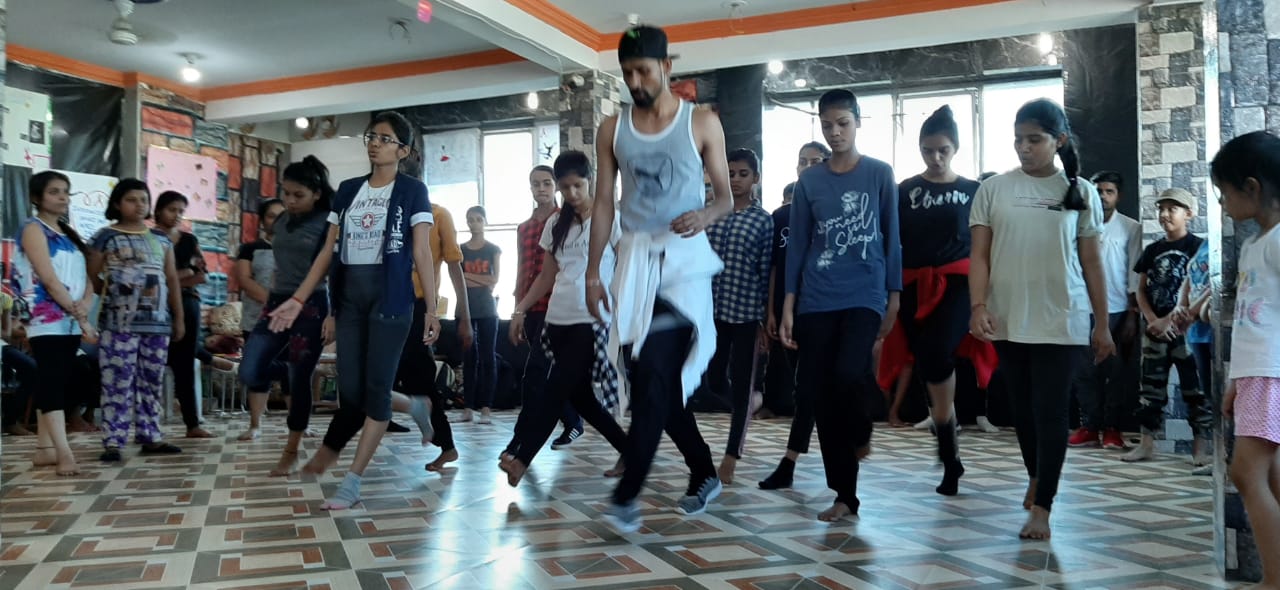 Delhi's Expert Last Lesson Dance Step