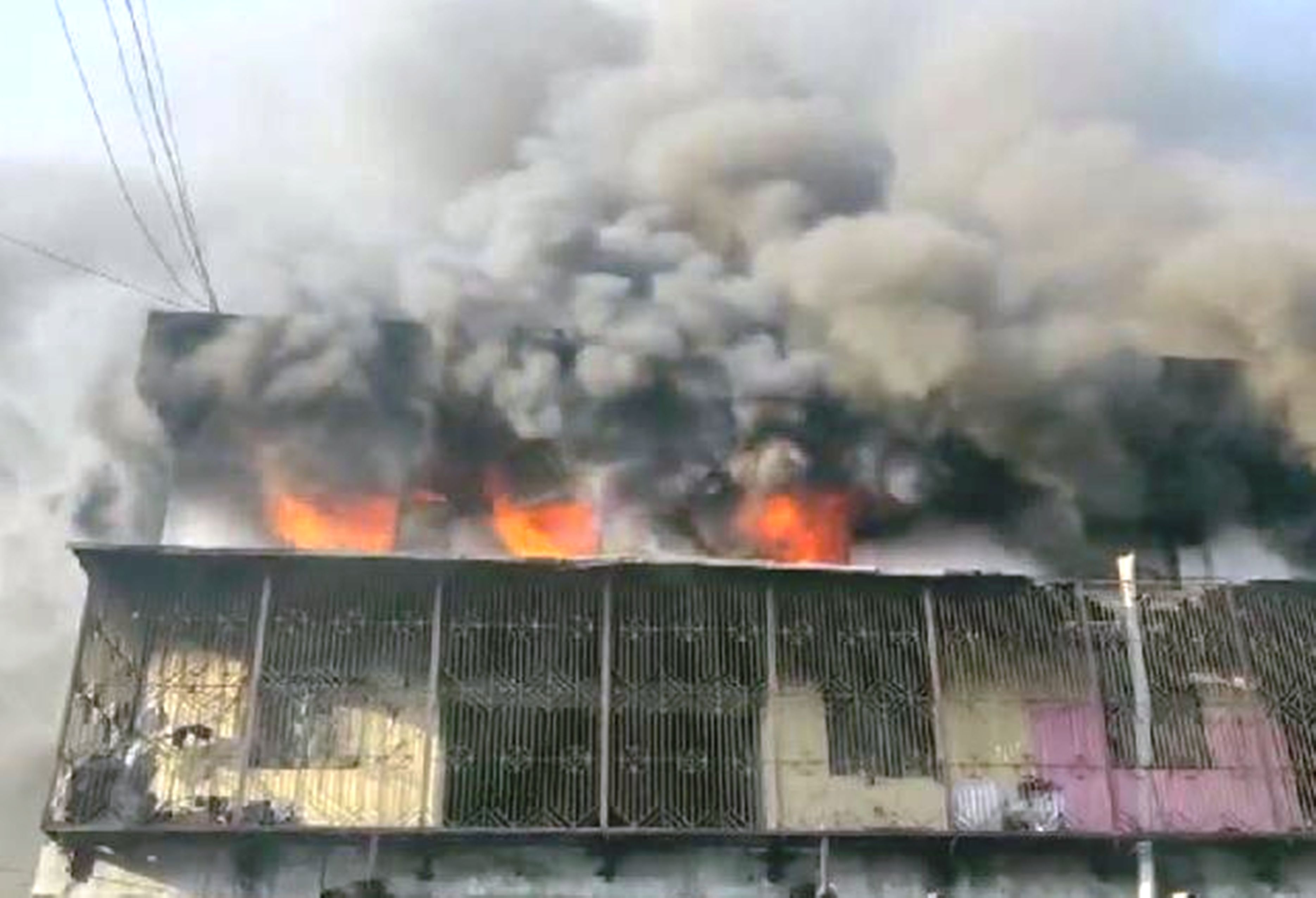 fire breaks out in a godown fire accident in kanpur hindi news