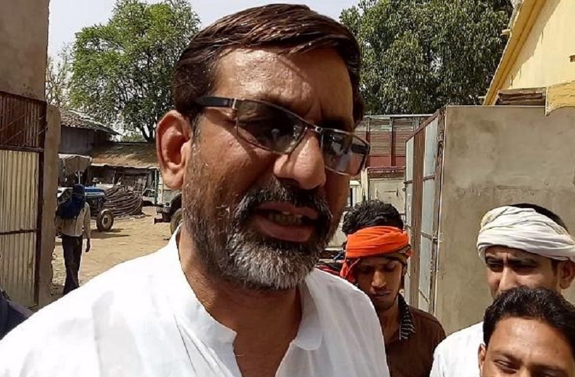 BJP R K Singh Patel demand vote for SP during campaign