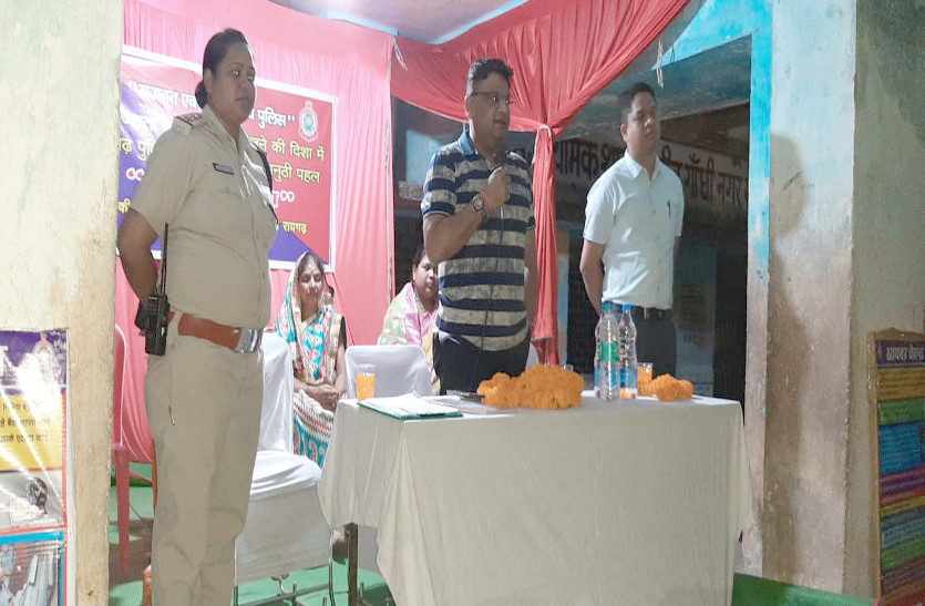 एसपी राजेश कुमार अग्रवाल ने जूटमिल चौकी क्षेत्र के मिठुमुडा में चौपाल लगाकर ग्राम रक्षा समिति का गठन किया